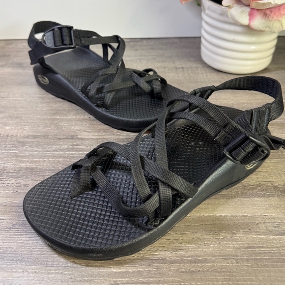 Chaco Shoes - Chaco Women's Black Strappy Sandals size 8 EUC